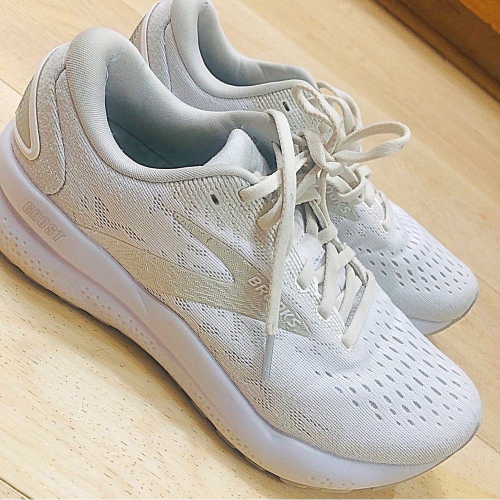 Brooks Ghost Womens White Running Shoes - Picture 5 of 8